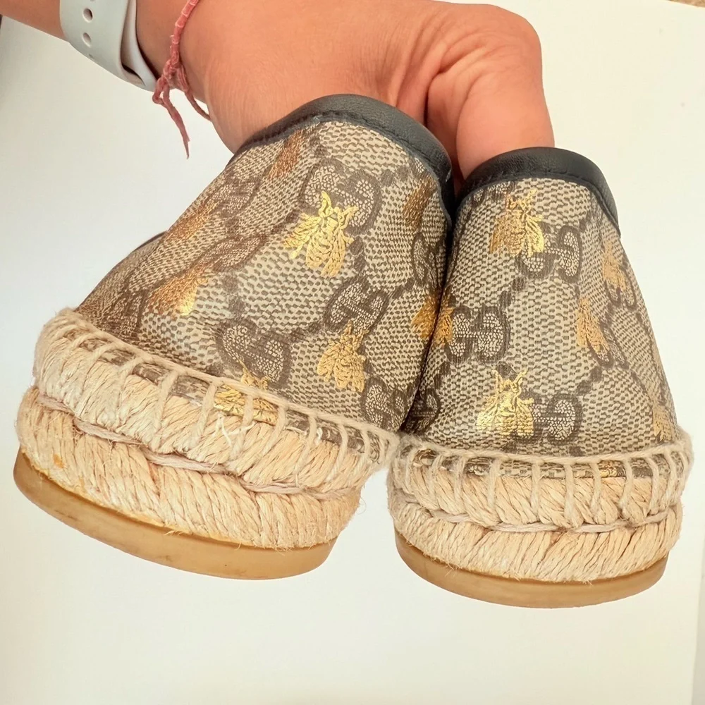 Gucci Beige Natural GG coated canvas black leather trim bee espadrille EU 40.5